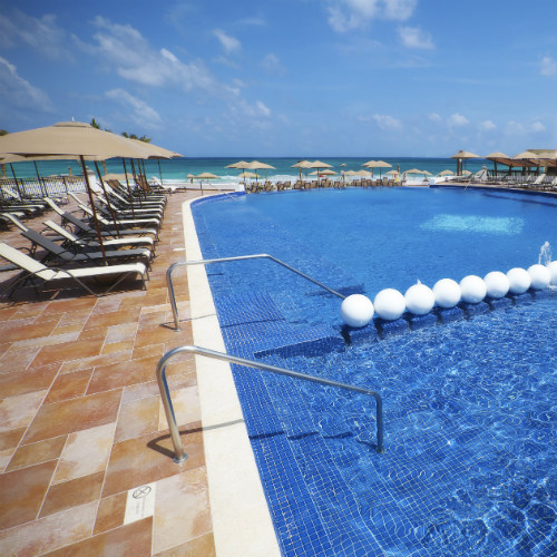 Grand Residences Riviera Cancun pool and beach front