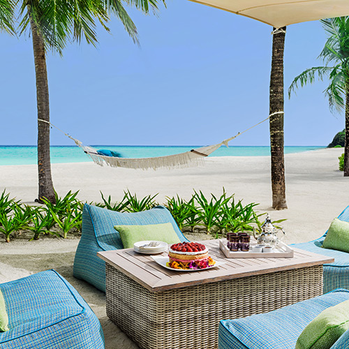 Beachside dining at One&Only Reethi Rah