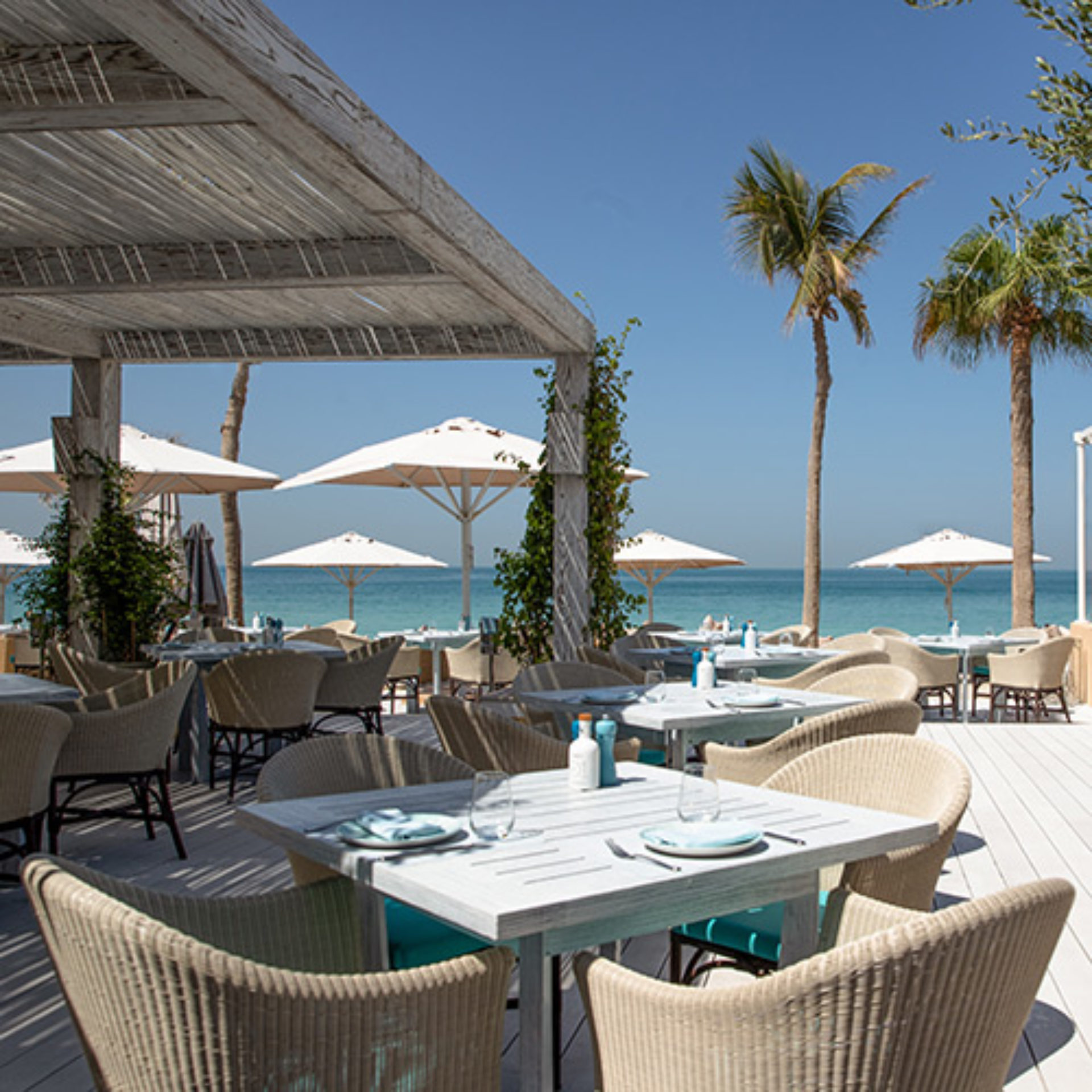 Outdoor dining at Jumeirah Mina A'Salam