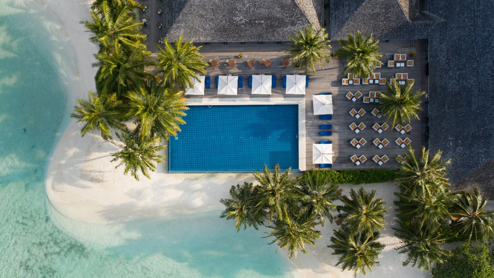Aerial view of the infinity pool at Vilamendhoo Island