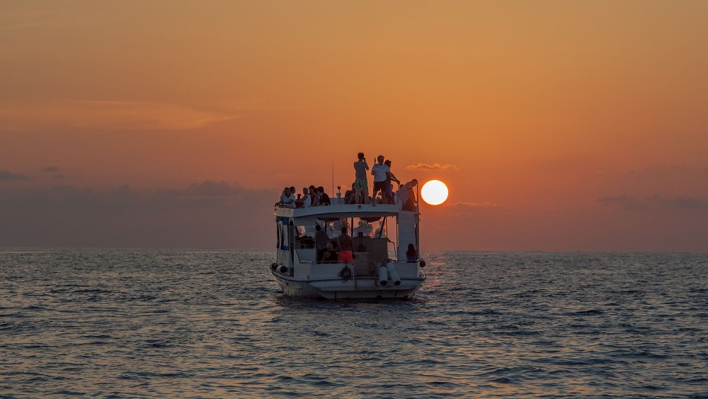 Sunset cruise at Meeru Island Resort